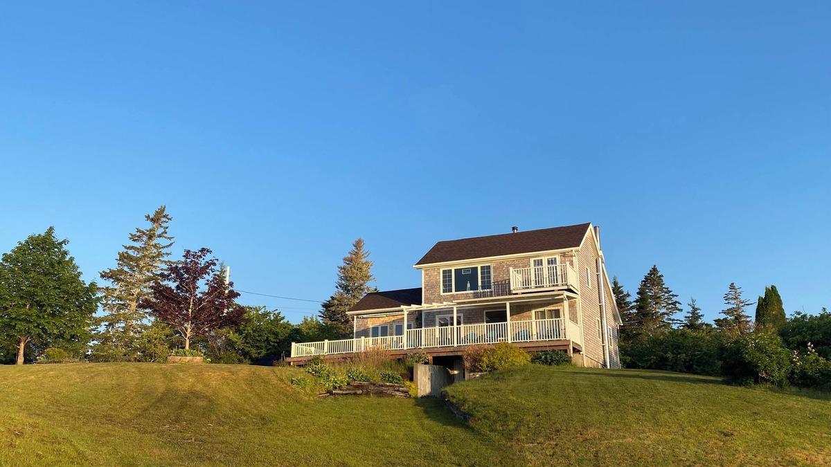 Yarmouth County House | Morris Island Sunrise Retreat