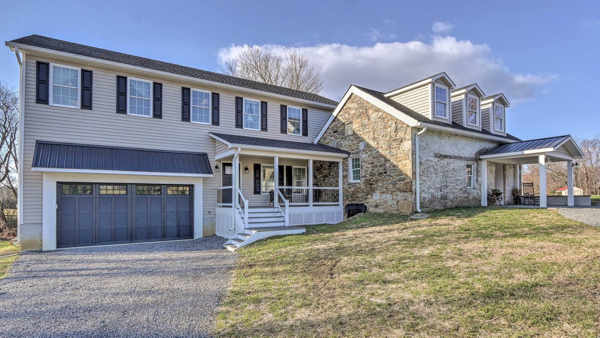 Lovettsville House | Morrisonville Manor w/Fire Pit & Hot Tub!