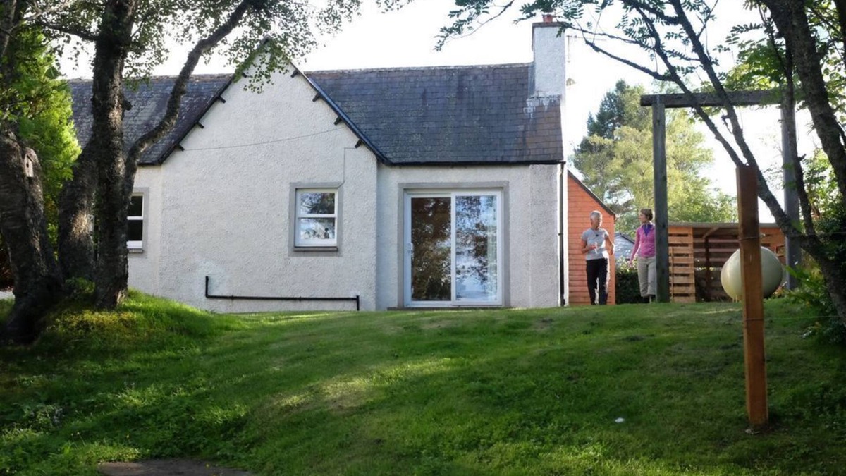 Braemar Cottage | Morrone Cottage - Beautiful mountain cottage, large garden and wonderful views.