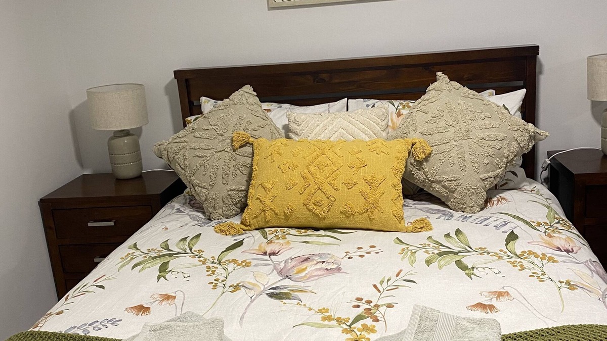 Hay Apartment | Morro’s Place - Walking Distance to Main Street- Included Continental Breakfast