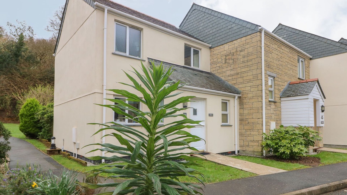 Falmouth House | MORTON COTTAGE, family friendly, with a garden in Falmouth