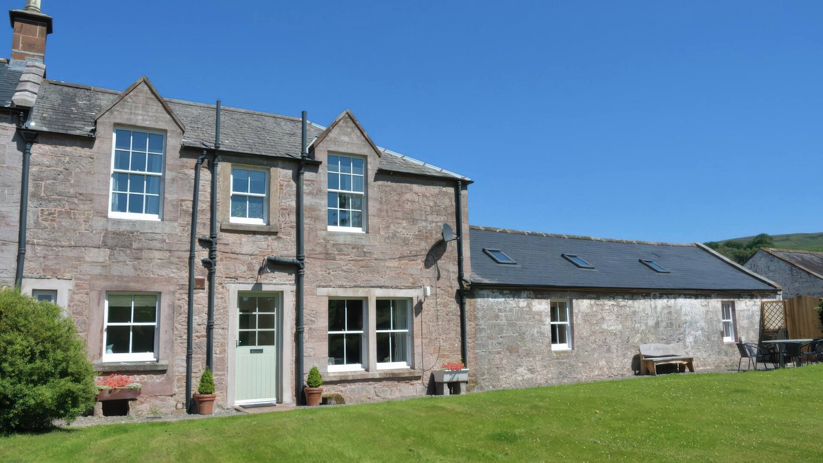 Thornhill Cottage | MORTON MAINS STEADING COTTAGE, pet friendly in Thornhill