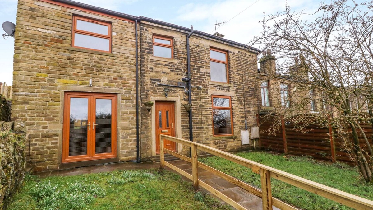 Thornton Cottage | MOSCOW MEWS, pet friendly, with open fire in Thornton, West Yorkshire