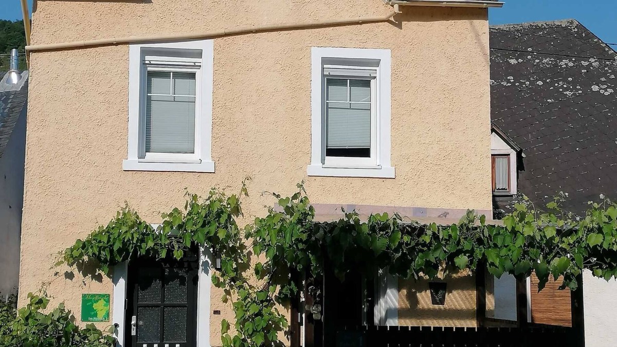 Zell House | Moselfrische - Fh with 2 bedrooms, shower/toilet, guest toilet, terrace, max. 4 P