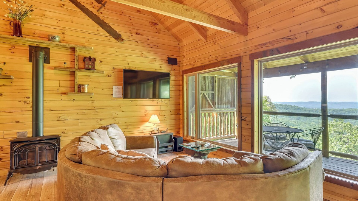 Mindoro Cabin | 'Moss Hill' Haven Near Trails in Mindoro