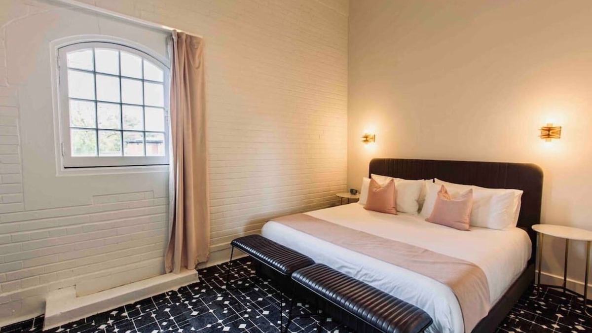 Tyler Park Hotel | Mossrose Suite 203 at The Bellwether Hotel