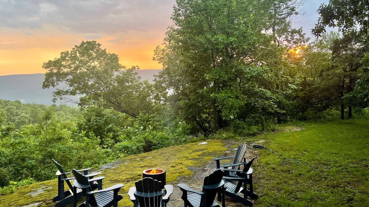 Altamont Cabin | Mossy Falls Cabin | Outdoor Hot Tub & Fire Pit!