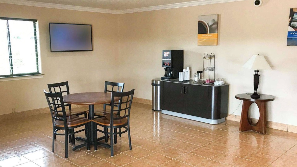 Alvin Hotel | Motel 6 Alvin, TX