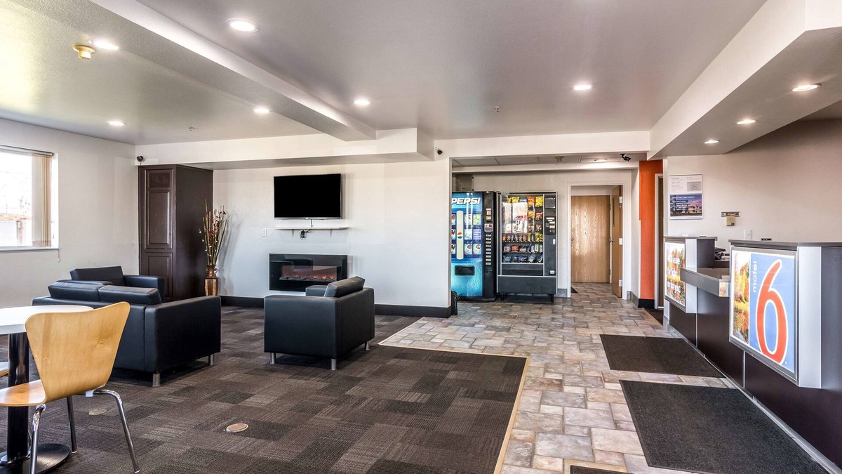 Barkeyville Hotel | Motel 6 Barkeyville, PA