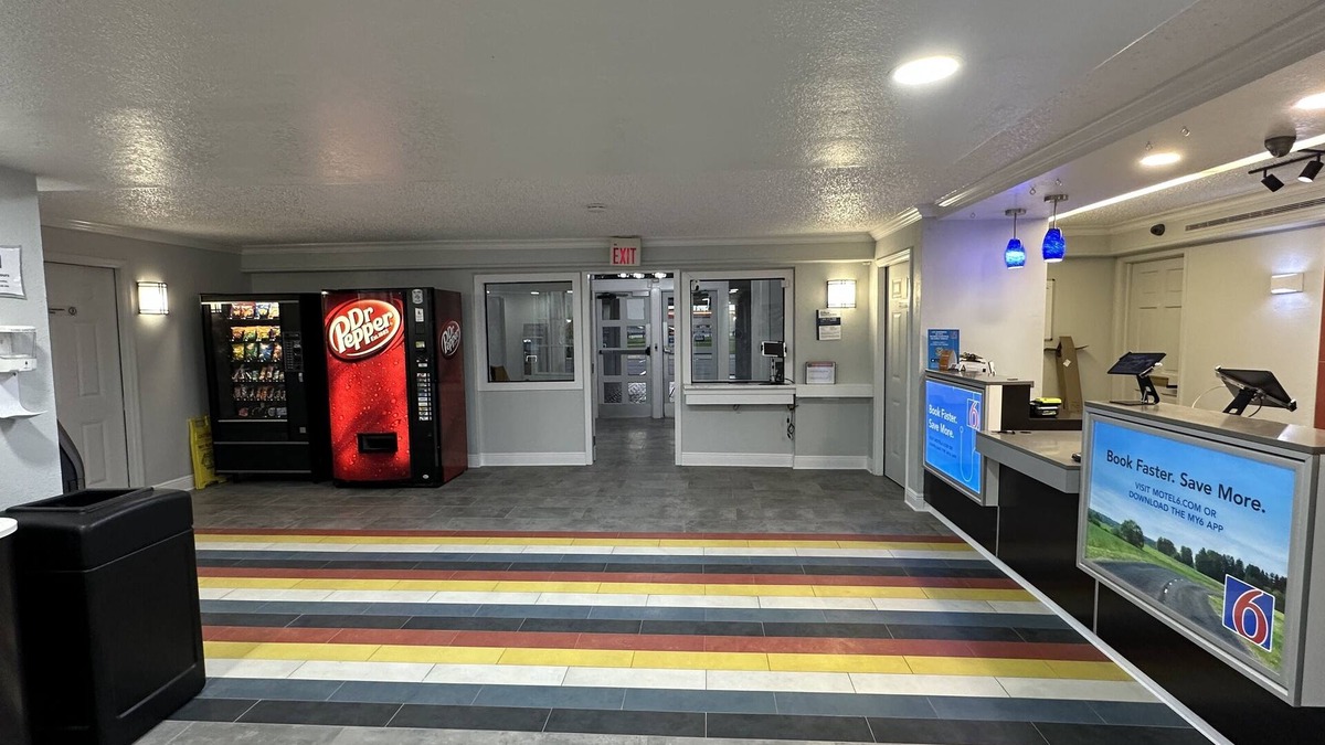 Beaumont Hotel | Motel 6 Beaumont, TX