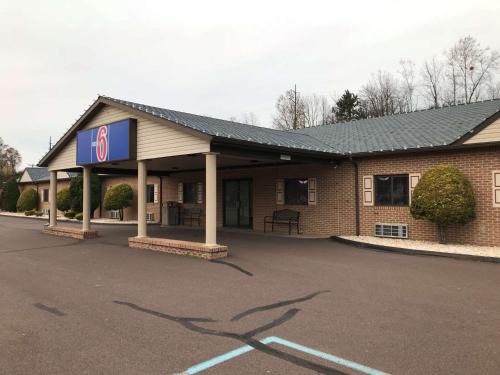 Lime Ridge Hotel | Motel 6-Bloomsburg, PA