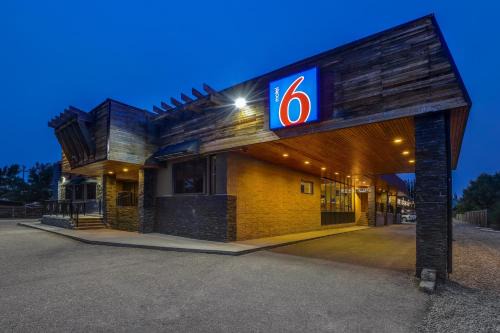 Brooks Hotel | Motel 6 Brooks AB