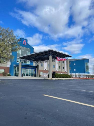 Caseyville Hotel | Motel 6-Caseyville, IL - Caseyville Il