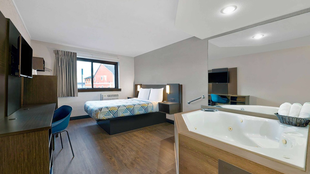 Southwest Area Hotel | Motel 6 Cedar Rapids, IA - Airport