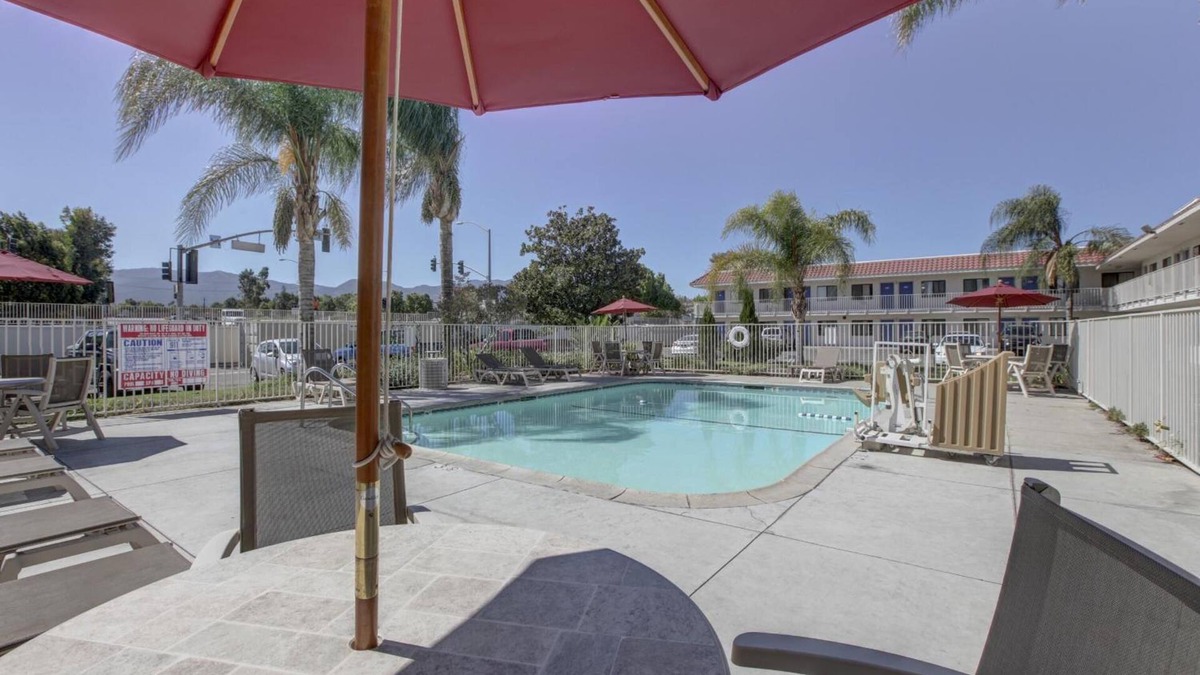 Corona Hotel | Motel 6 Corona, CA