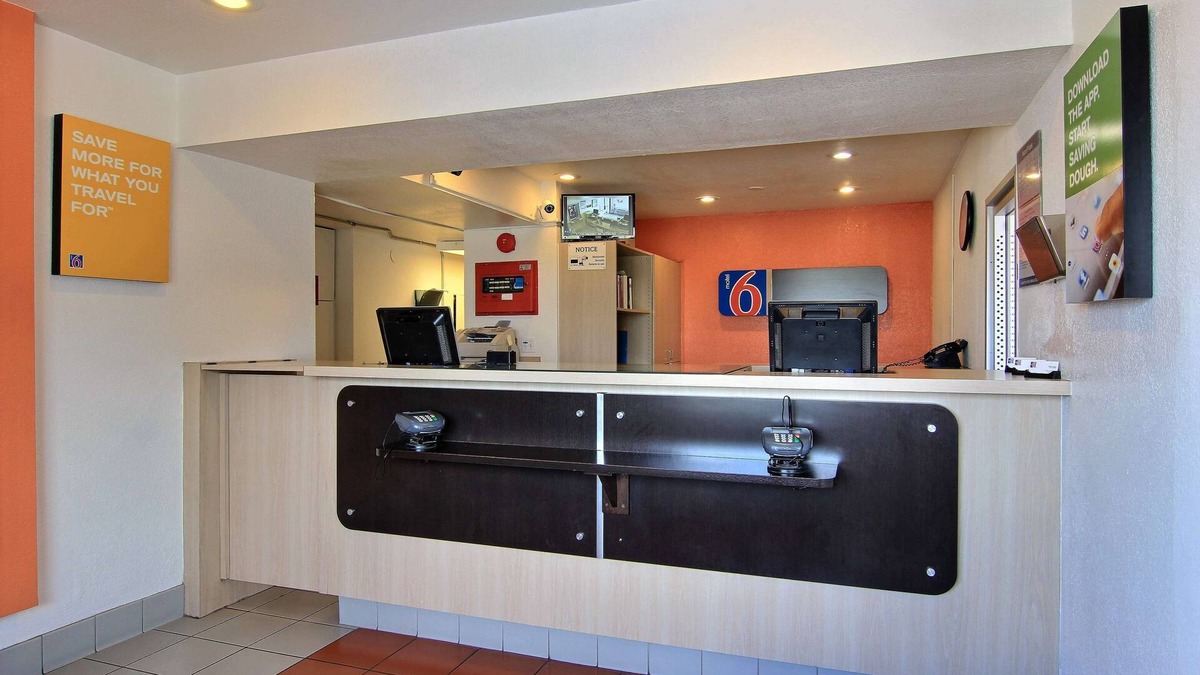 Bay Area Hotel | Motel 6 Corpus Christi, TX - East - North Padre Island