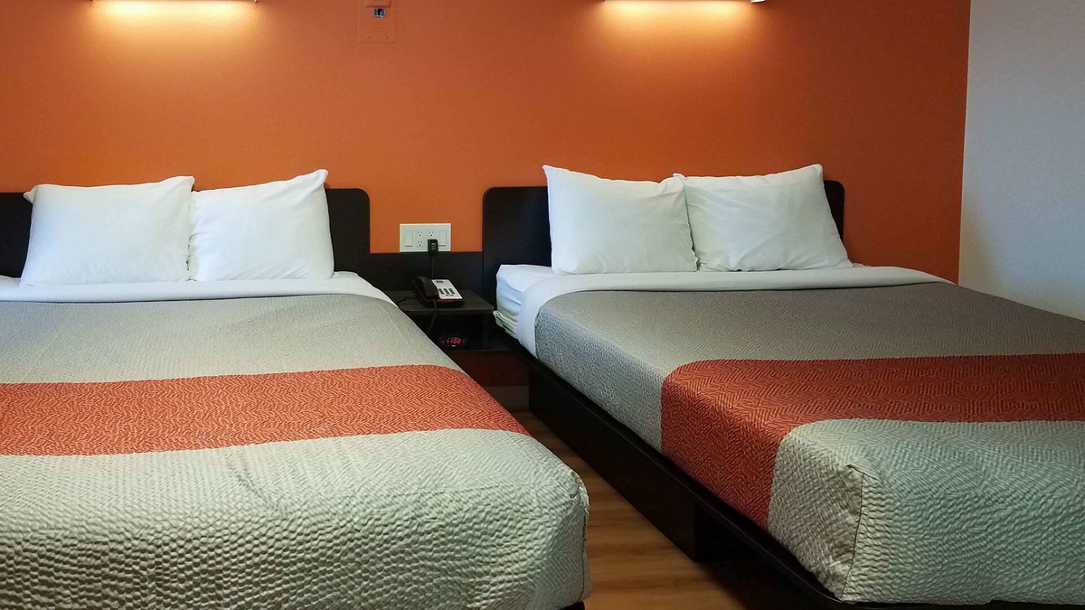 East Kootenay Hotel | Motel 6 Cranbrook, BC