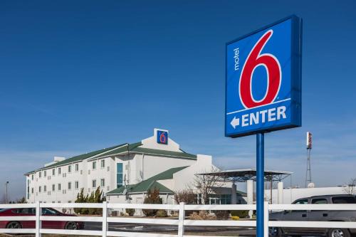 Dale Hotel | Motel 6 Dale, Indiana Near Holiday World and Splashing safari Santa Claus On I 64 Highway