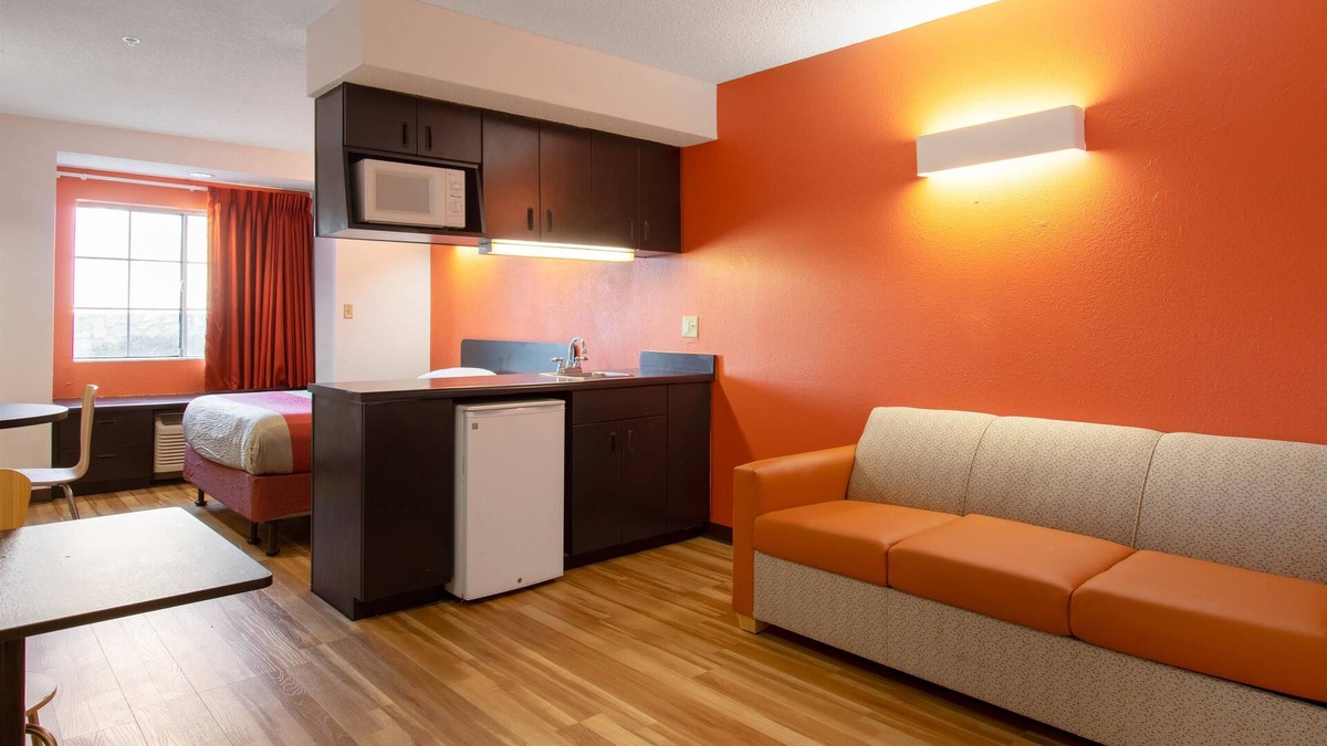 Biggs Field Hotel | Motel 6 El Paso, TX - Southeast