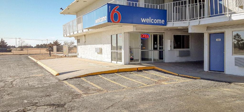 Goodland Hotel | Motel 6-Goodland, KS