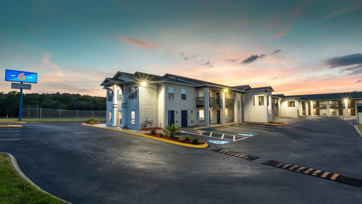 Conestee Hotel | Motel 6 Greenville, SC - I-85 Near Downtown