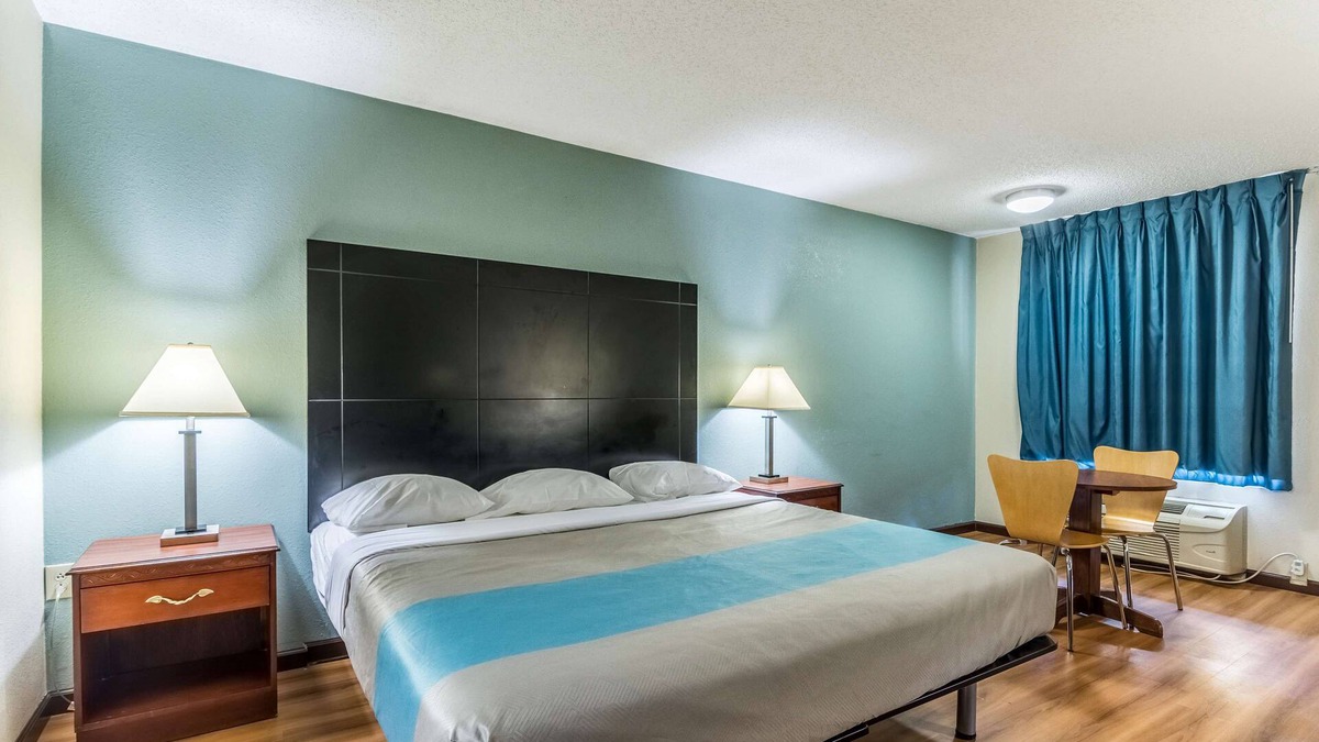 Kenly Hotel | Motel 6 Kenly, NC