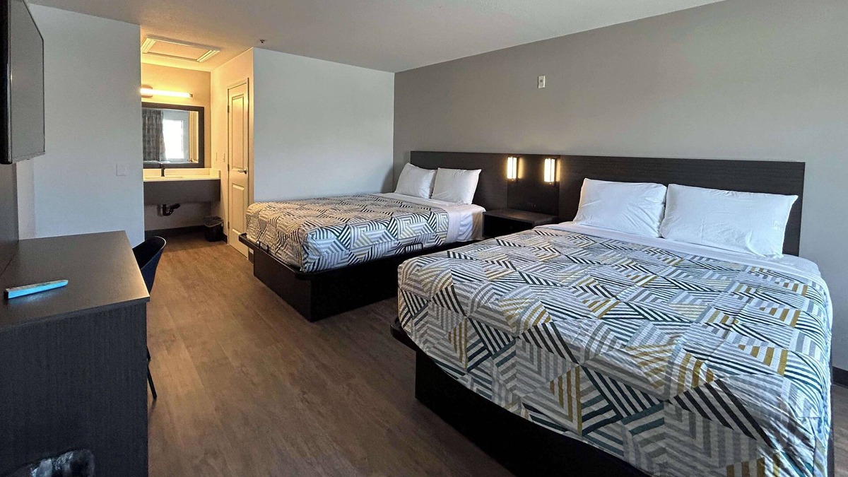 Lake Elsinore Hotel | Motel 6 Lake Elsinore, CA