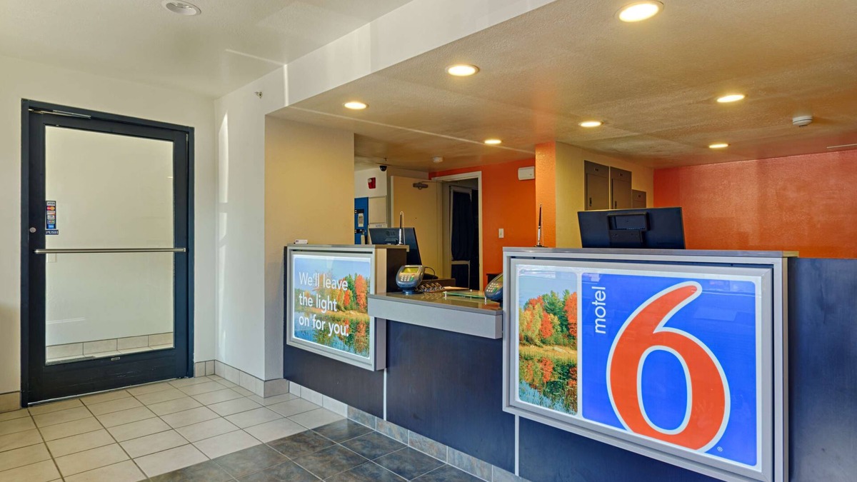 Maryland City Hotel | Motel 6 Laurel, DC - Washington Northeast