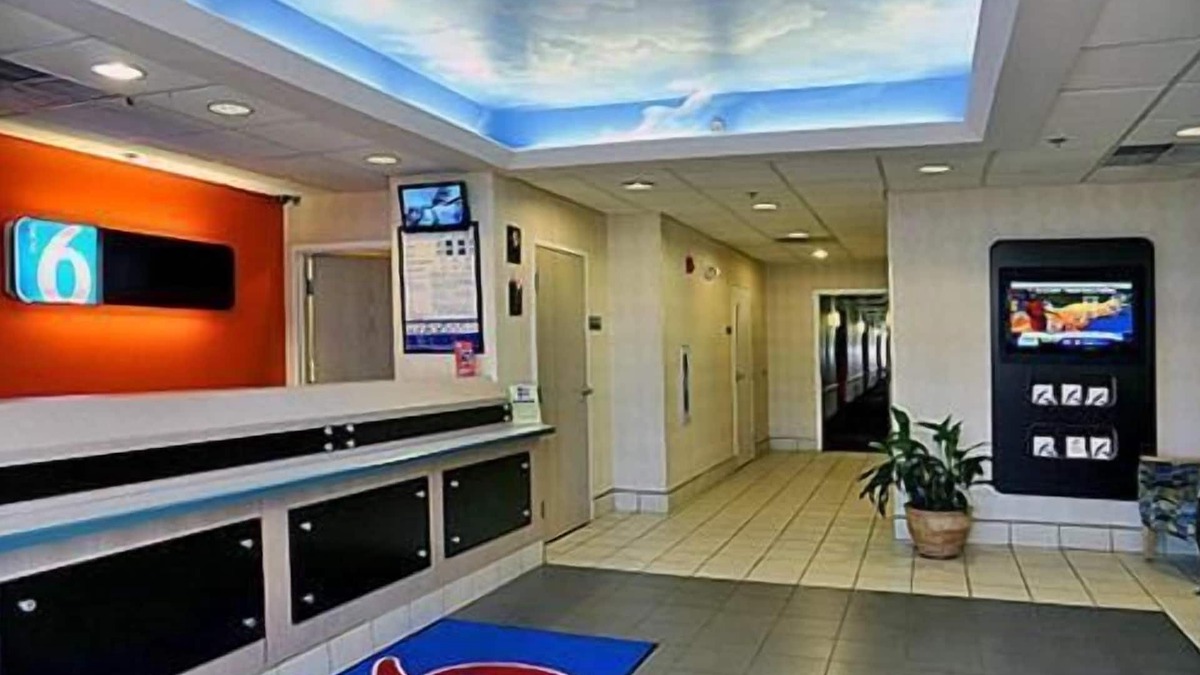 Milan Hotel | Motel 6 Milan, OH - Sandusky