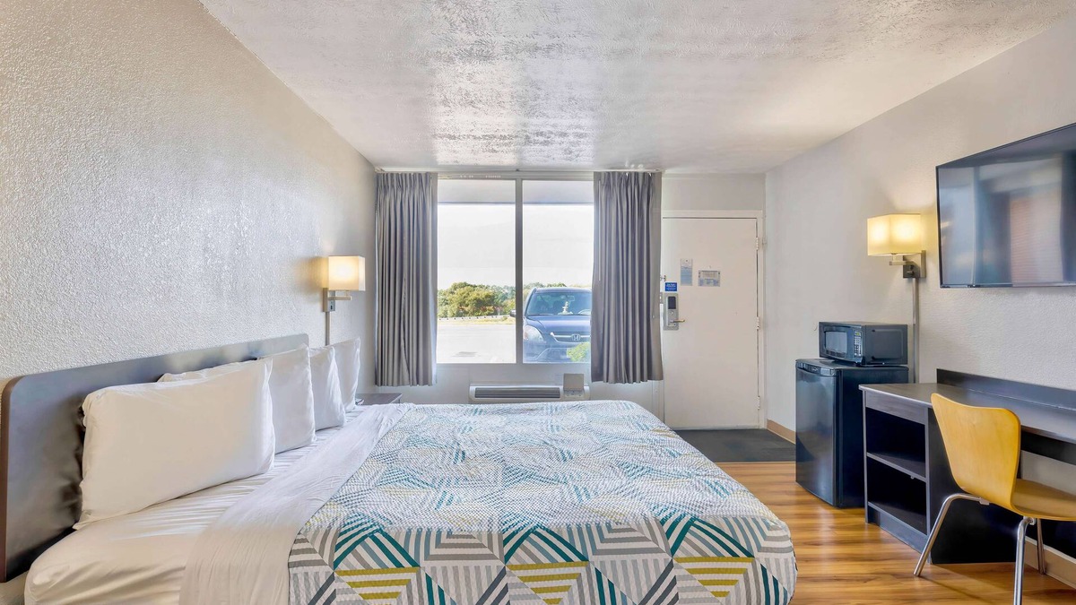 Mount Jackson Hotel | Motel 6 Mount Jackson, VA - Shenandoah