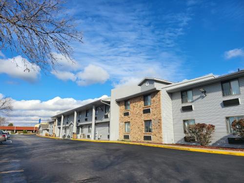 Millard Hotel | Motel 6-Omaha, NE