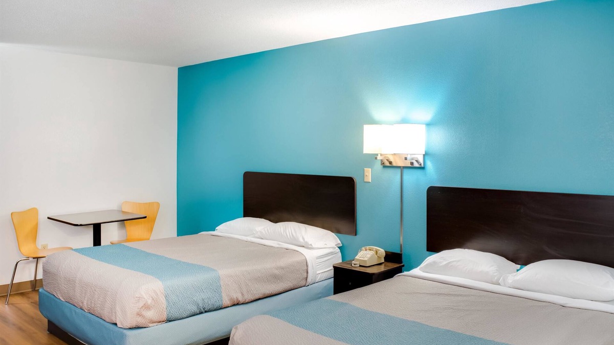 Richmond Hotel | Motel 6 Richmond, IN