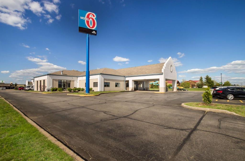 Rothschild Hotel | Motel 6-Rothschild, WI