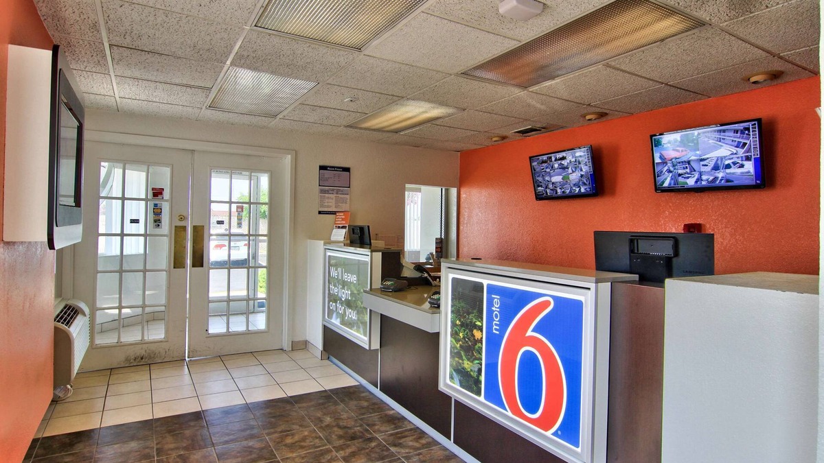 Florin Hotel | Motel 6 Sacramento, CA - South Sacramento & Elk Grove