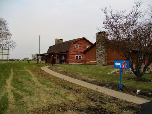 Bernville Hotel | Motel 6-Shartlesville, PA
