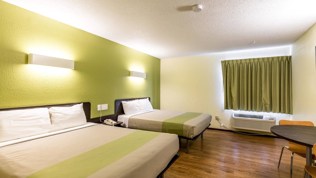Troy Hotel | Motel 6 Troy, IL