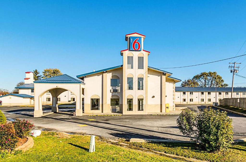 Urbana Hotel | Motel 6-Urbana, IL