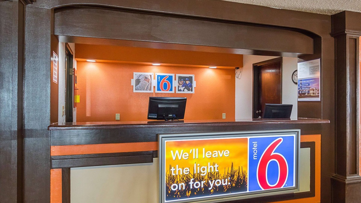 Waterloo Hotel | Motel 6 Waterloo, IA - Crossroads Mall - Cedar Falls