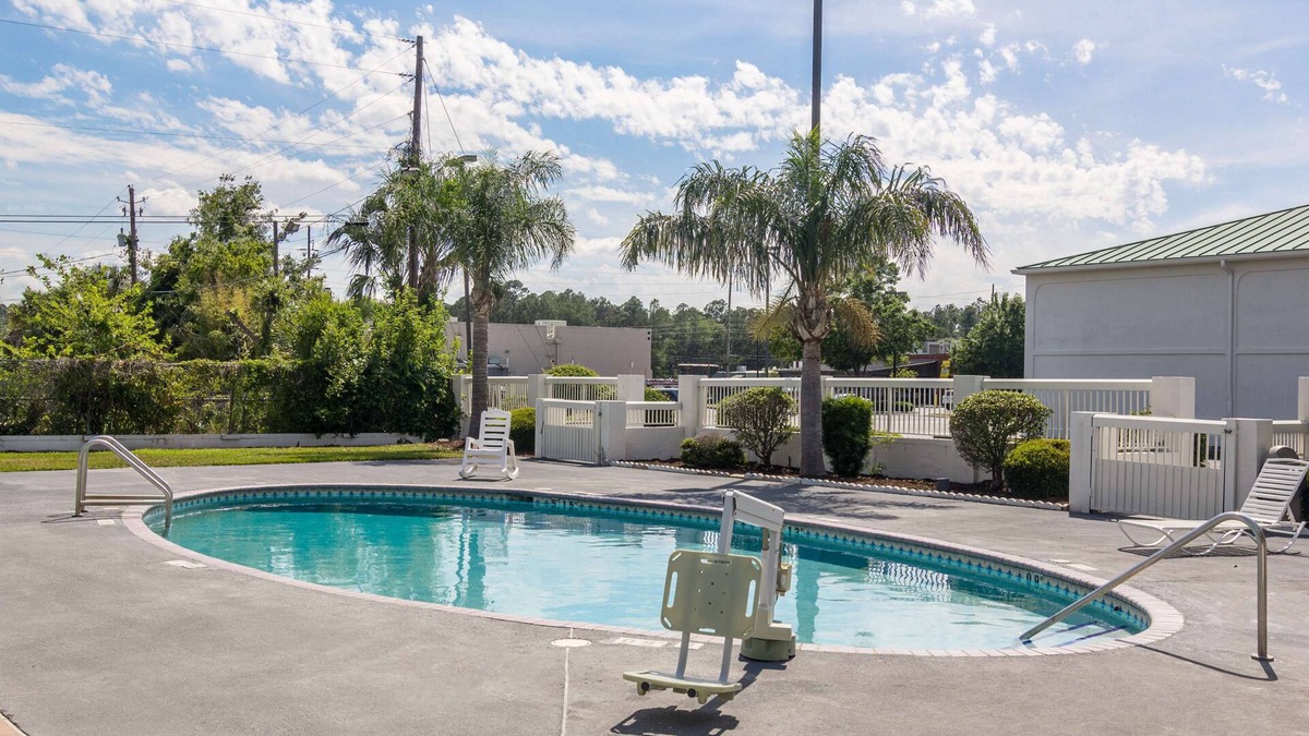 Waycross Hotel | Motel 6 Waycross GA