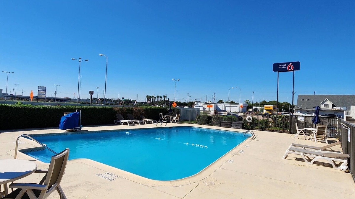 Webster Hotel | Motel 6 Webster, TX - Houston - Nasa Lake