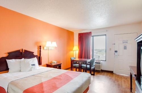 White House Hotel | Motel 6-White House, TN