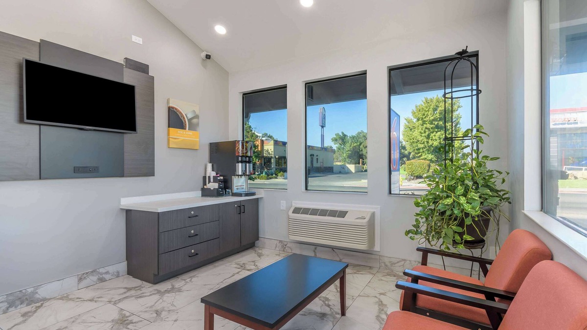 Willows Hotel | Motel 6 Willows, CA