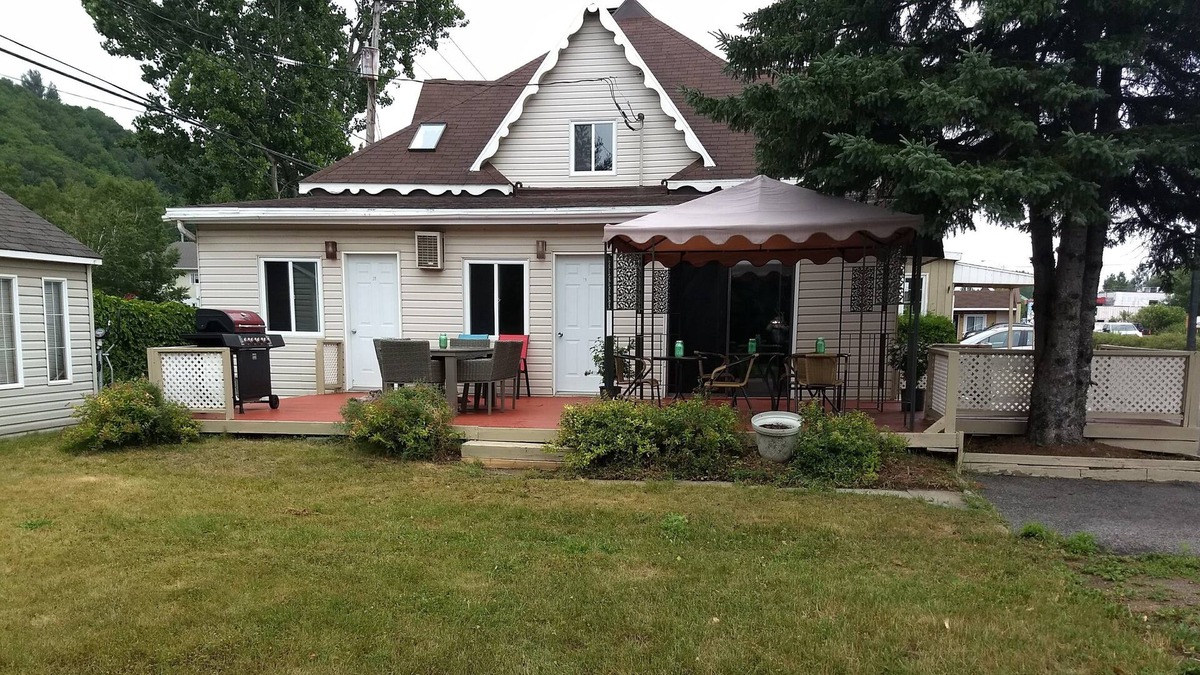 Ste Anne de Beaupre Hotel | Motel Hibiscus