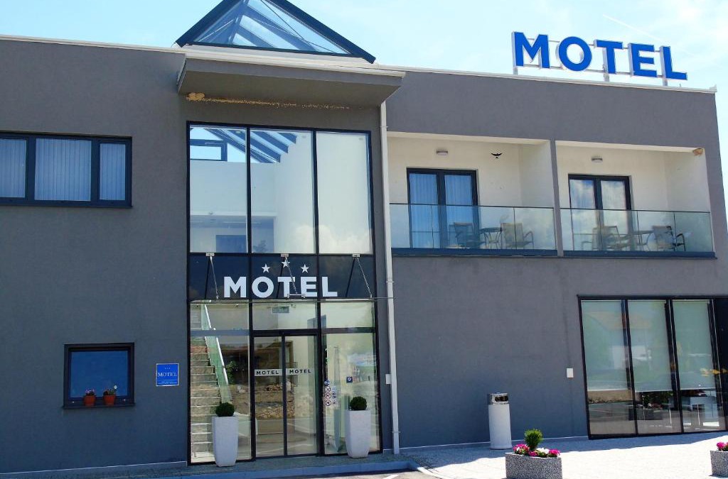 Mali Radic Hotel | Motel Kamenica