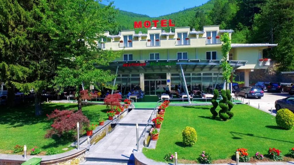 Trn Hotel | Motel Maksumić