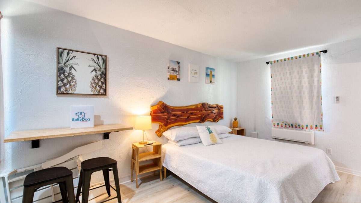 Bridgeport Heights Apartment | Motel unit 8 · Lovely one bedroom with parking on premise.