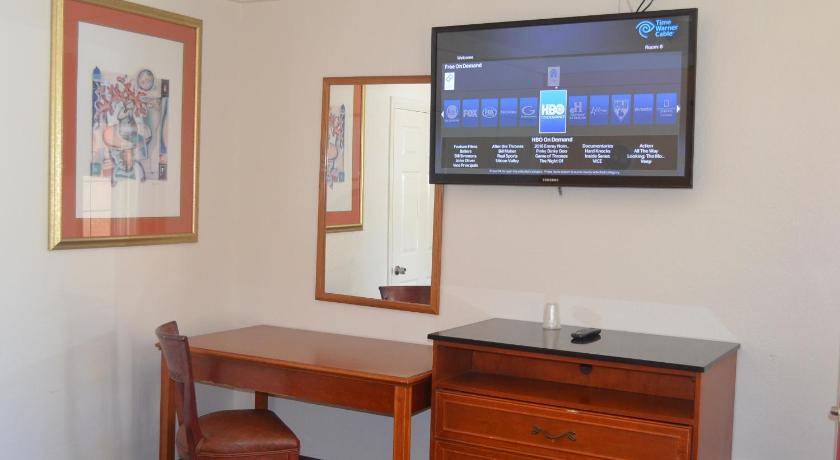 Port Hueneme Hotel | Motel
