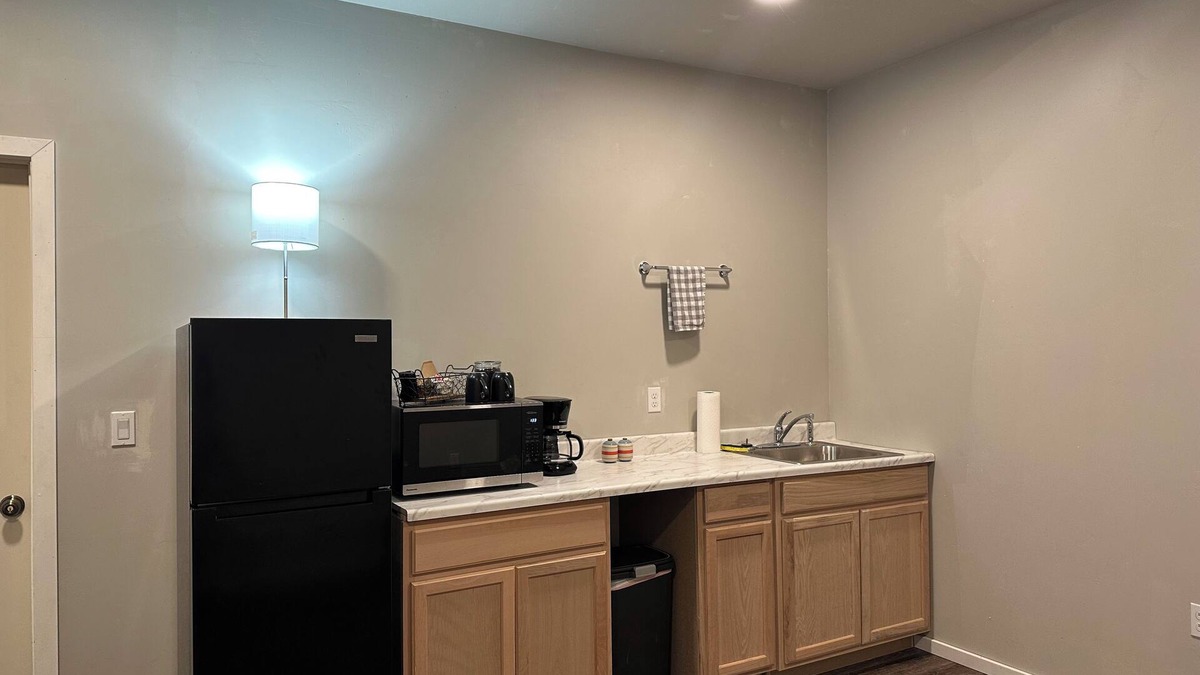 Knik-Fairview Apartment | 'Mother-In-Law' apartment in rural neighborhood. Kitchenette and Private Bath.