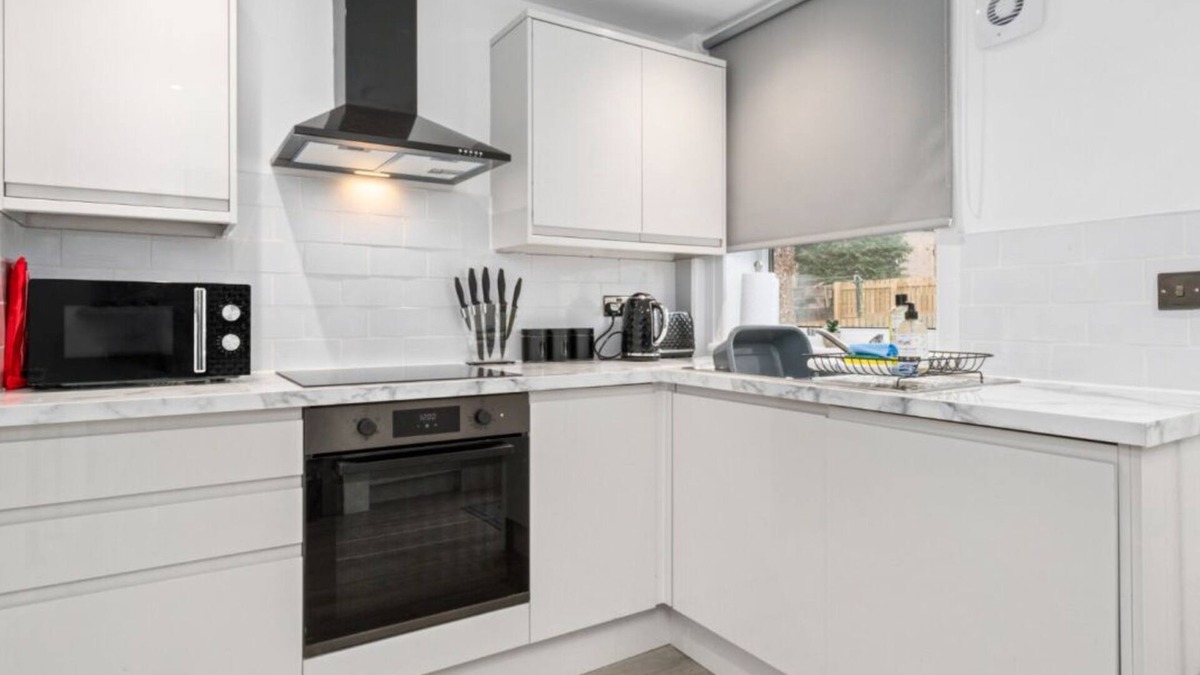 Motherwell House | Motherwell 2 Bed Sleeps 4 - MODERN