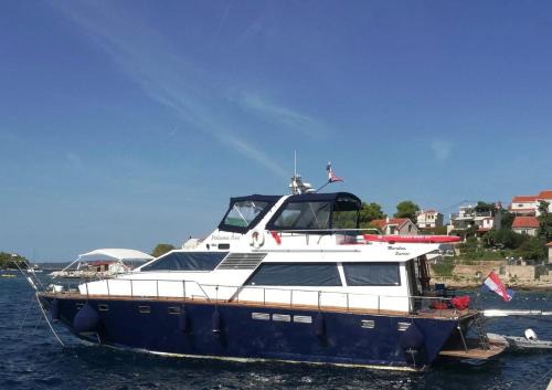 Trogir Boat Rental | Motor Boat Paloma Rea